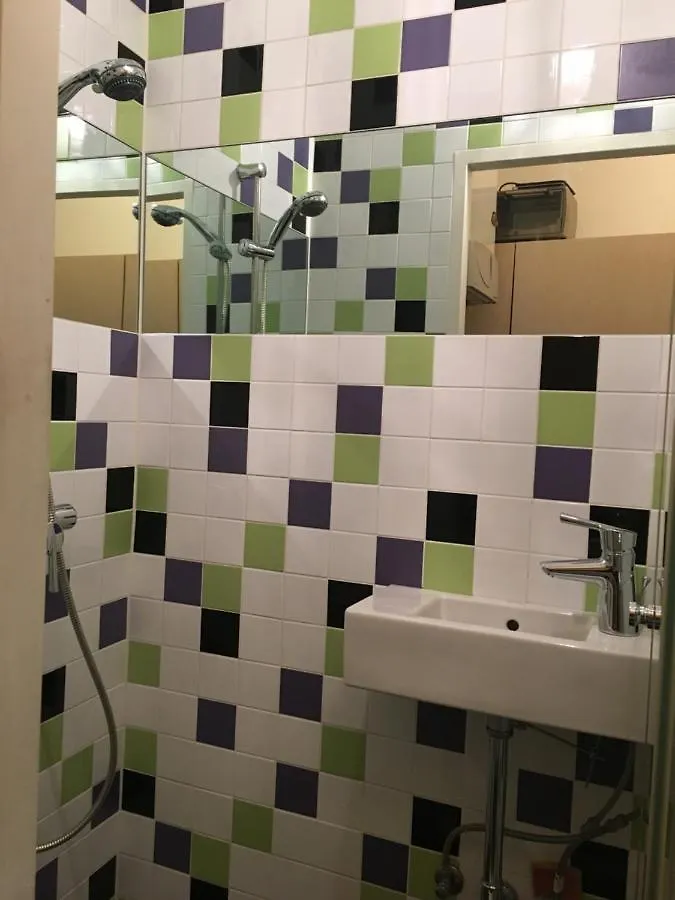 Grune Hinterhofoase Mitten Im Neunten Apartamento Viena 0*,