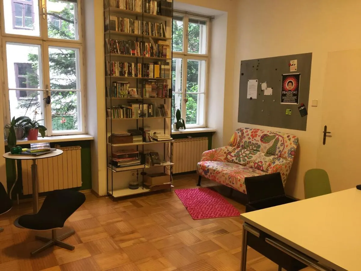 Gruene Hinterhofoase Mitten Im Neunten location